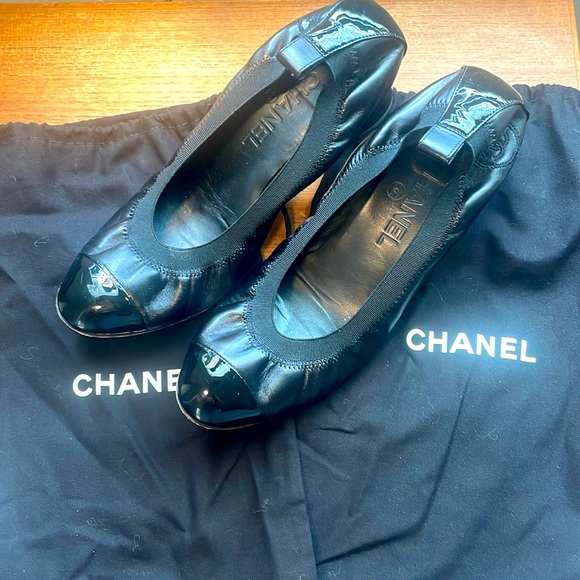 Chanel Size 38 1/2 Black Leather with Vinyl Tips Almost New Maybe Worn once - Picture 1 of 15